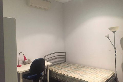 Sun-drenched 3 Bedroom Apartment In Turrella - Accommodation Asia 4