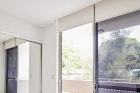 Sun-drenched 3 Bedroom Apartment In Turrella - Accommodation Asia 6