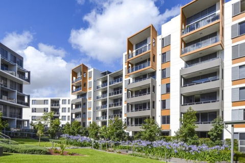Sun-drenched 3 Bedroom Apartment In Turrella - Accommodation Asia 1