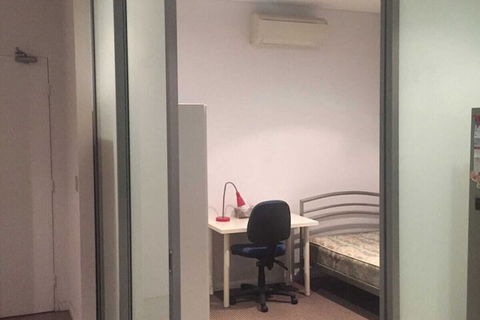 Sun-drenched 3 Bedroom Apartment In Turrella - Accommodation Asia 3