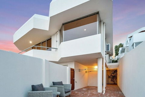 Cottesloe Ocean View House - Accommodation Asia 2