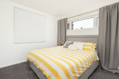 Large Family Home Bondi - Accommodation Guide 4