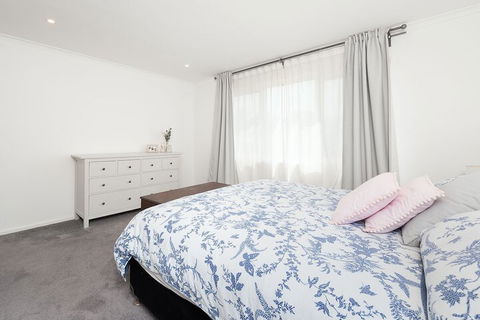 Large Family Home Bondi - Accommodation Guide 6