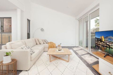Large Family Home Bondi - Accommodation Guide 0