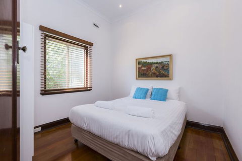 North Cottesloe Cottage - Accommodation Guide 7