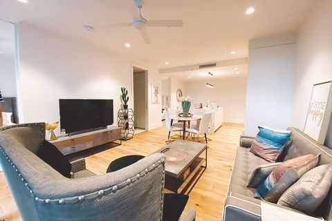 Chester & Ella Apartments - Accommodation Asia 6