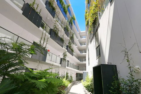 Large Modern 2 Bedroom Apartment Near Lake Claremont - Accommodation Guide 5