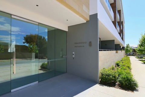 Large Modern 2 Bedroom Apartment Near Lake Claremont - Accommodation Guide 2