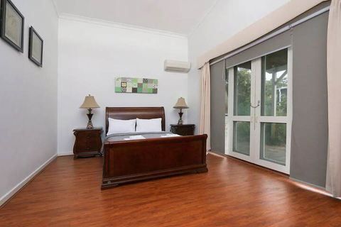 Spacious 5 Bed Home Close To Cottesloe Beach - Accommodation Guide 6