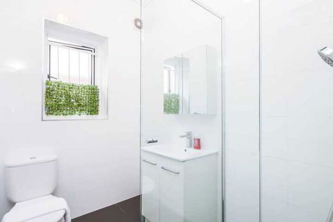 Quiet 1 Bedroom Apartment 5 Minutes From CBD - Accommodation Asia 6
