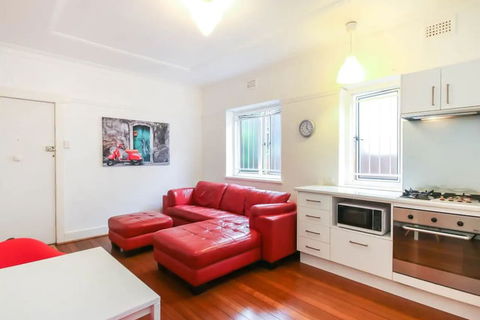 Quiet 1 Bedroom Apartment 5 Minutes From CBD - Accommodation Asia 4