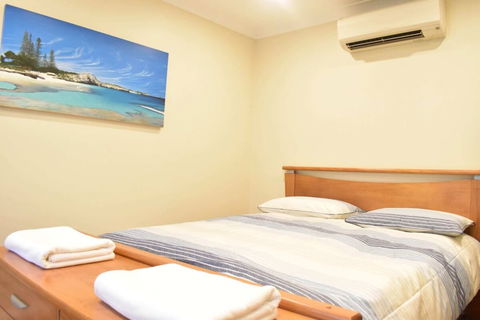 Modern 2 Bedroom Unit Close To CBD - Accommodation Asia 2