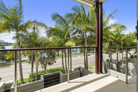 North Facing River Front Stunning Apartment Unit 2 9 Hilton Esplanade - Accommodation Guide 0