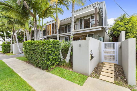 North Facing River Front Stunning Apartment Unit 2 9 Hilton Esplanade - Accommodation Guide 1