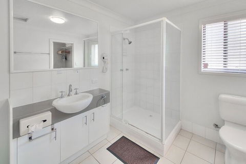 Airtrip Apartment On Russell St - Accommodation Asia 6