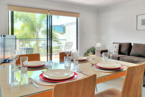 Airtrip Apartment On Russell St - Accommodation Asia 1