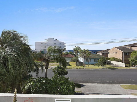 Ocean Palms Unit 2 The Entrance NSW - Accommodation Guide 5