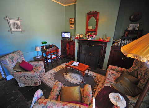 Emma Tiver Heritage Cottage - Accommodation Asia 3