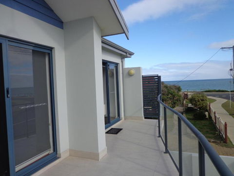 The Beach Villa Bunbury - Accommodation Guide 2