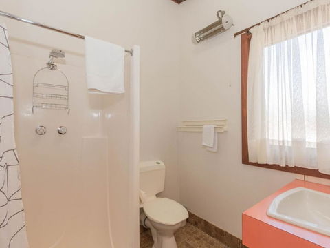 The Lakefront 69 Townsend Street - Accommodation Guide 6