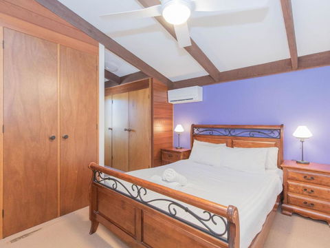 The Lakefront 69 Townsend Street - Accommodation Guide 1