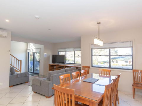 Banjos Way 2 / 23 Banjo Patterson Crescent - Accommodation Guide 2