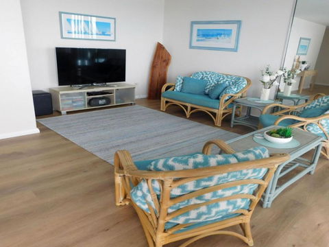 5 The Point 5 7 Mitchell Street Large Balcony & Great Water Views - Accommodation Asia 5