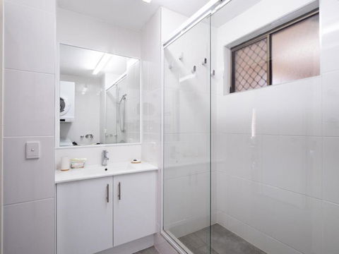 Golden Shores U7 21 Landsborough Parade - Accommodation Asia 2