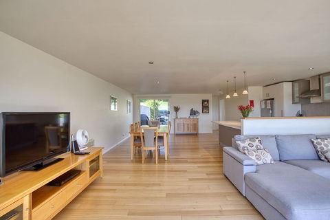 Quarterdeck Apartment - Accommodation Asia 5
