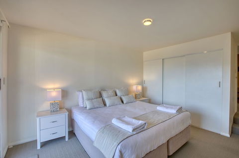 Quarterdeck Apartment - Accommodation Asia 4