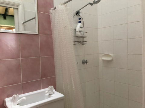 Kirwan Court 2 - Accommodation Guide 5