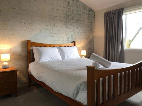 Kirwan Court 2 - Accommodation Guide 6