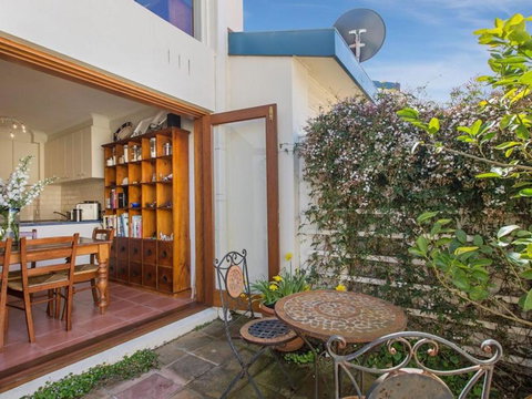 SEAVIEWS MORNINGTON.... - Accommodation Asia 3