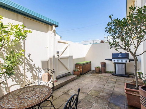 SEAVIEWS MORNINGTON.... - Accommodation Asia 1