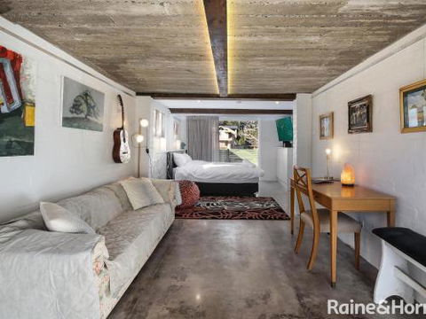 White Beach Studio 42a Ash Street - Accommodation Guide 5