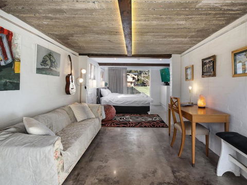 White Beach Studio 42a Ash Street - Accommodation Guide 6