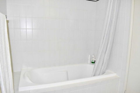 Convenient City Aprt For 2 W / Pool Gym Tennis Court - Accommodation Guide 6