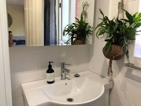 Escape To Strathfield For 8 Guests - Accommodation Guide 1