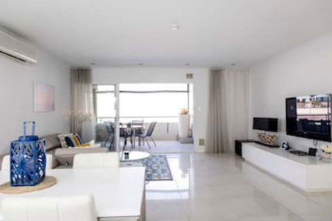 Stylish Executive Apartment With Balcony - Accommodation Guide 0