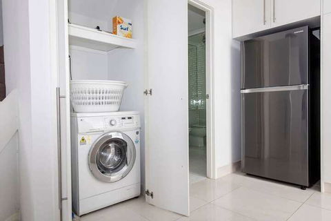 Stylish Executive Apartment With Balcony - Accommodation Guide 7