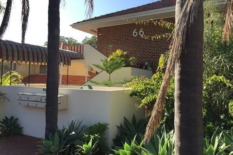 B6 Cafes & Restaurants Close To UWA - Accommodation Asia 4