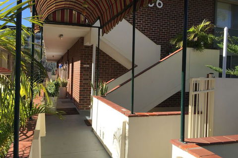 B6 Cafes & Restaurants Close To UWA - Accommodation Asia 2