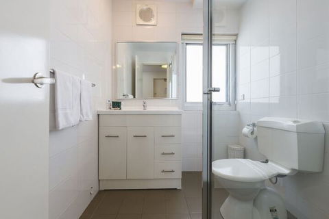 Gold Sands Beach Apartment - Accommodation Asia 7