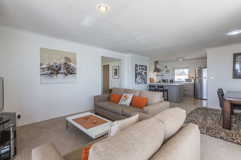 Gold Sands Beach Apartment - Accommodation Asia 2