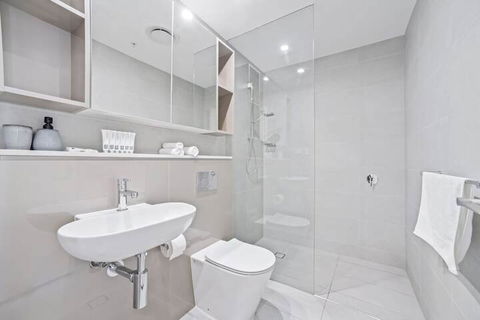 HomeHotel Ultra Luxury 2 Bedroom Next To Mall & Train - Accommodation Asia 5