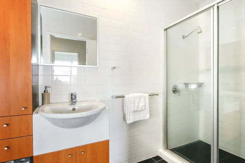 Large 3 Bedroom Apartment With River Views Near The Stadium - Accommodation Guide 7