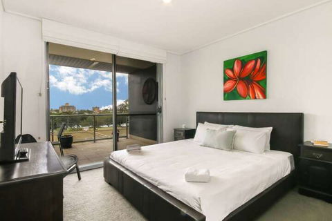 Large 3 Bedroom Apartment With River Views Near The Stadium - Accommodation Guide 3