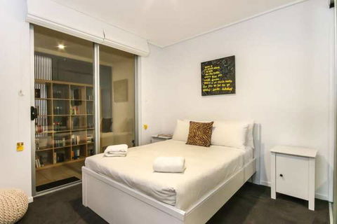 Large 3 Bedroom Apartment With River Views Near The Stadium - Accommodation Guide 4