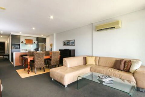 Large 3 Bedroom Apartment With River Views Near The Stadium - Accommodation Guide 0