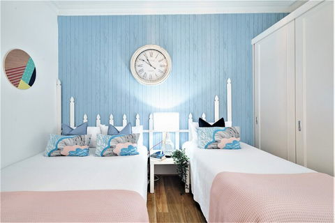 Beachfront Breeze On Campbell - Accommodation Guide 7